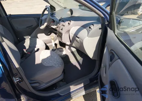 2001 Toyota Echo из США, поврежденный, VIN JTDBT123010124882